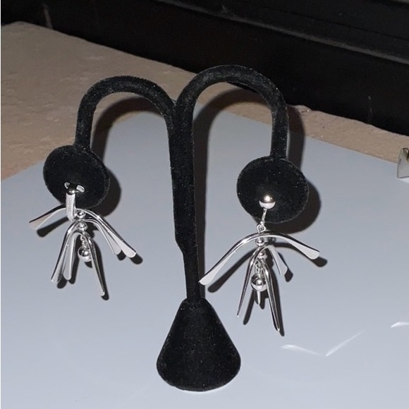 Avon Windchimes 1972 Silver Toned Metal Clip On Earrings Vintage Artistic - Picture 4 of 14